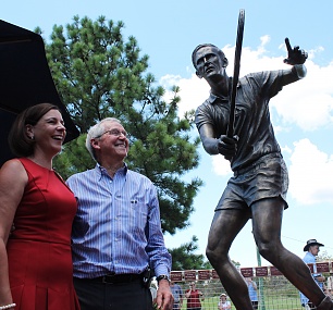 Blackbutt honours Roy Emerson with life-size bronze statue
